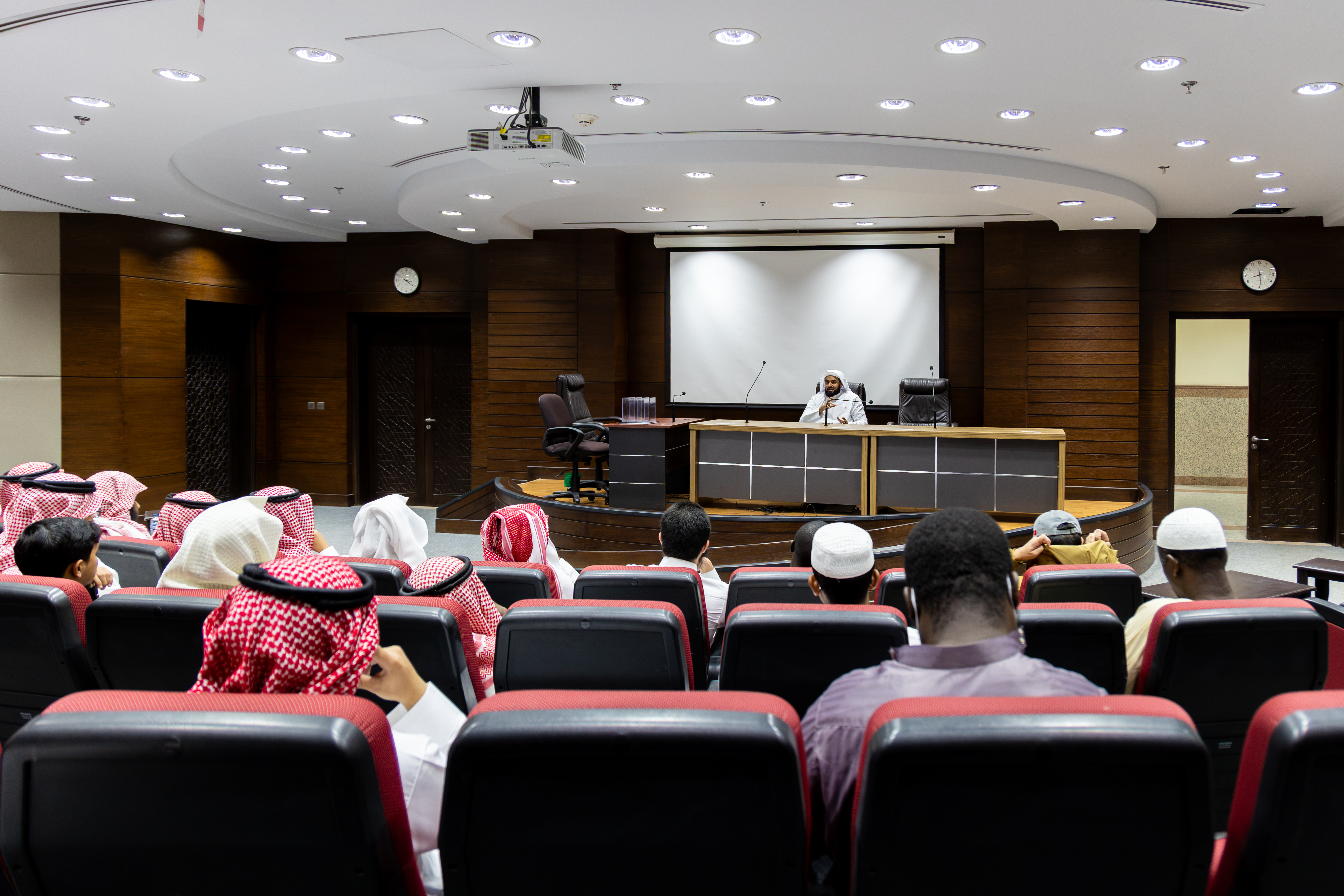 الجامعة الإسلامية تواصل تقديم برامج ولقاءات ارشادية  لتهيئة الطلبة المستجدين للعام الجامعي 1448هـ  